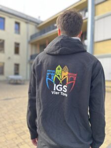 Hoddie schwarz 2